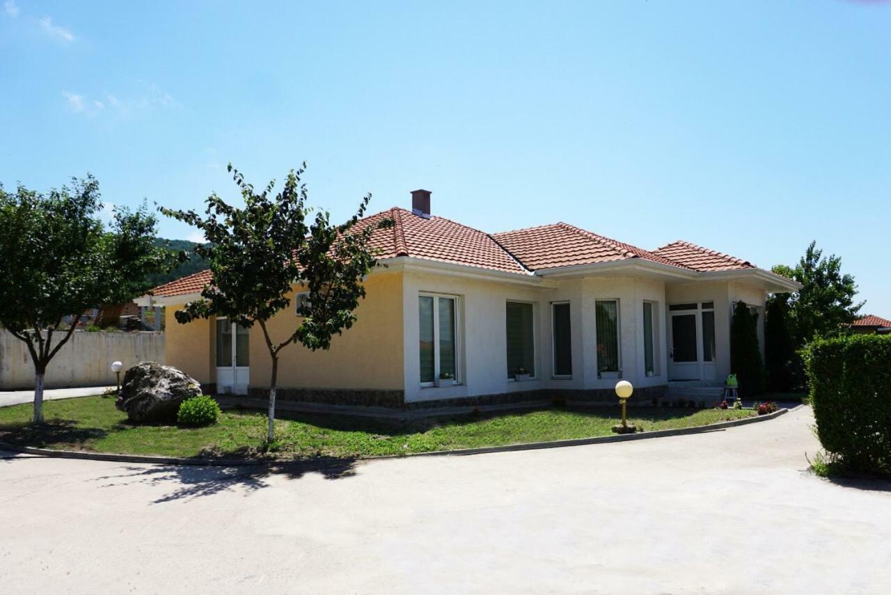 Guest House GERANIUM Obrochishte Extérieur photo